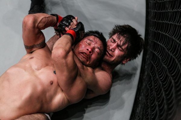 Dagestani grappler Marat Gafurov puts Narantungalag Jadambaa in a rear-naked choke