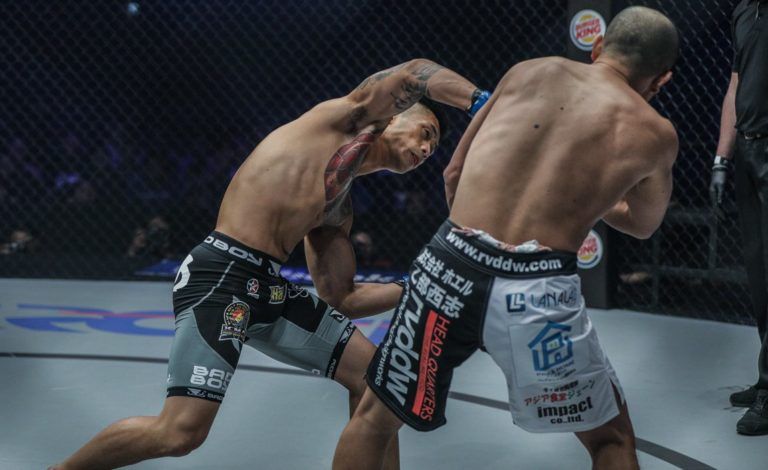 Vietnamese-Australian star Martin Nguyen drops Kazunori Yokota with his overhand right