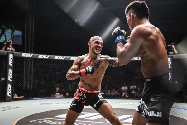 Roger “El Matador” Huerta Lands A Punch On His Opponent