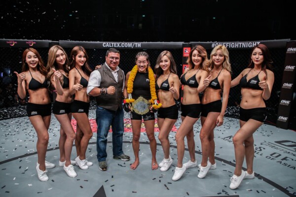 Angela Lee vs Jenny Huang IMG_7493 600x400