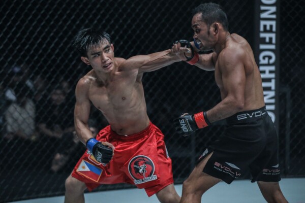 Dejdamrong Sor Amnuaysirichoke vs Joshua Pacio ADUX0944 600x400