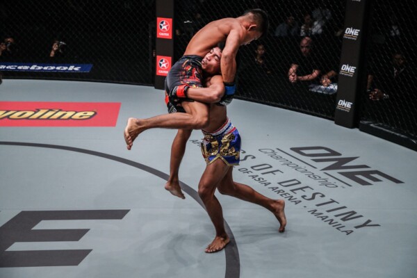Kritsada Kongsrichai vs Adrian Matheis IMG_5083 600x400
