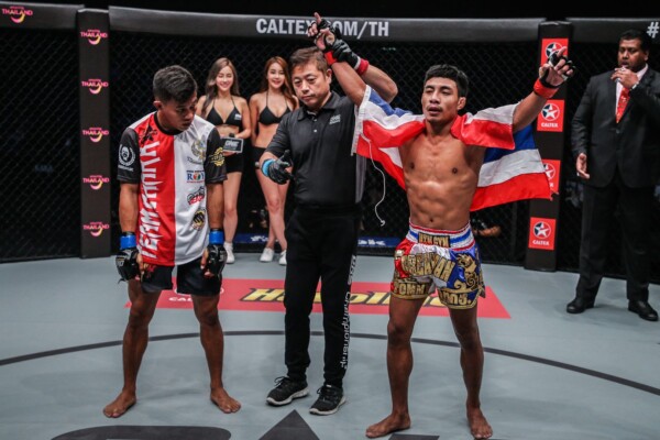 Kritsada Kongsrichai vs Adrian Matheis IMG_5125 600x400