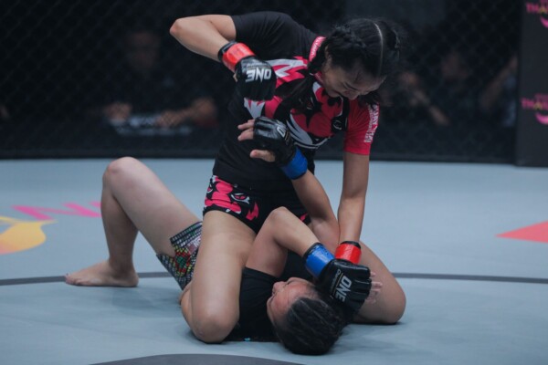 Rika Ishige drops ground and pound strikes in her debut