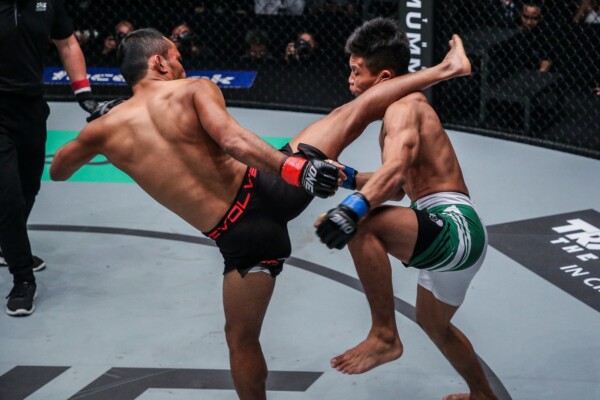Dejdamrong Sor Amnuaysirichoke Overpowers Adrian Matheis For Quick KO
