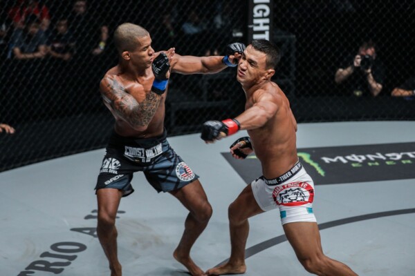 Adriano Moraes ADUX2853 600x400