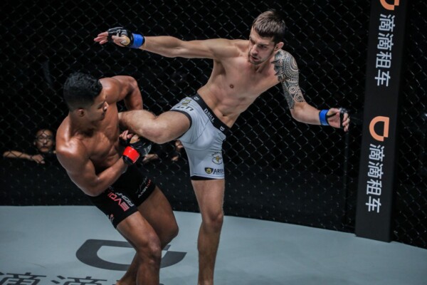 Amir Khan ADUX9962 600x400