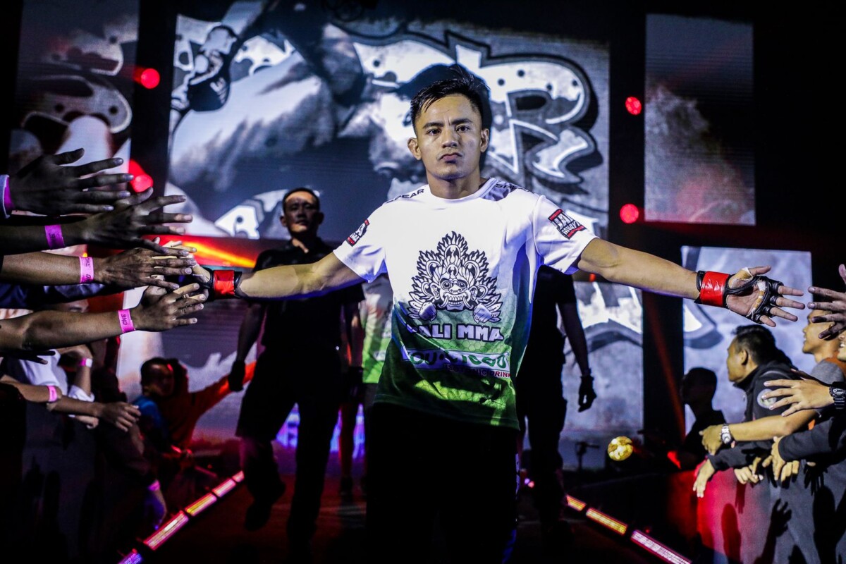 Stefer Rahardian enters the Jakarta Convention Center