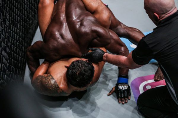 "The Burmese Python" Aung La N Sang sinks in the guillotine choke against Alain Ngalani in Myanmar at ONE: HERO'S DREAM.