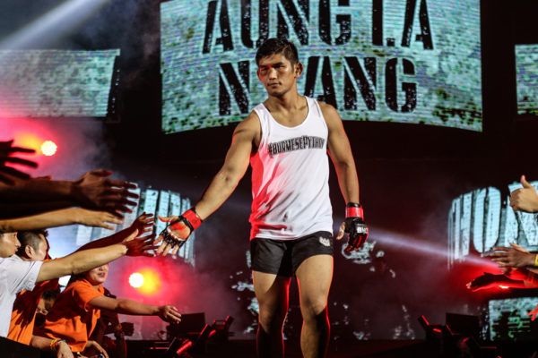 Aung La N Sang IMG_5506 600x400