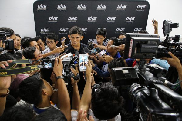 Aung La N Sang IMG_6404e web 600x400