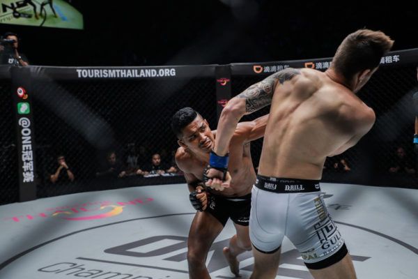 Amir Khan ADUX9992 600x400