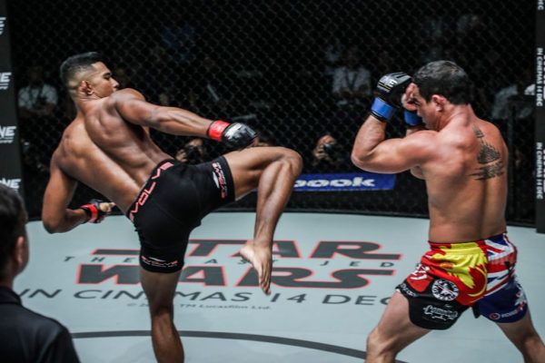 Amir Khan SGDC52771 600x400
