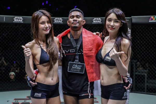 Amir Khan SGDC57911 600x400