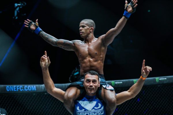 Adriano Moraes ADUX3142 600x400