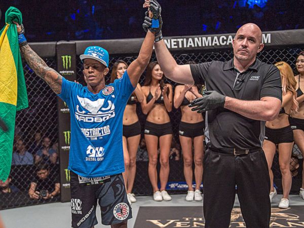 Adriano Moraes Macau Fight 3 271 600x450