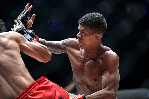 Adriano Moraes ONEMANILA_00094 600x400