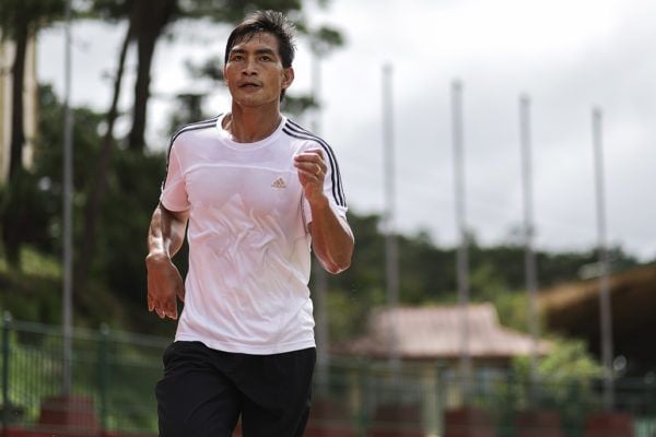 Former ONE Lightweight World Champion runs in Baguio City, Philippines