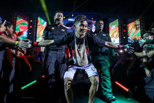 Adrian Matheis 171209 BKK DA 4213 600x400