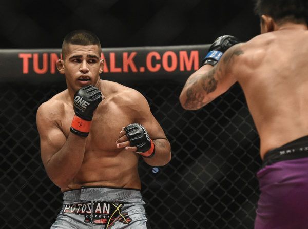 Agilan Thani One FC KL 2017 Fights 207 600x447