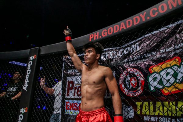Joshua Pacio IMG_1977 600x400