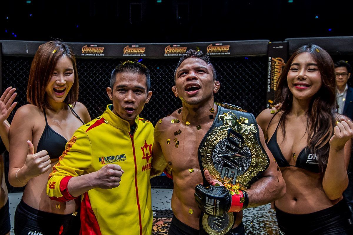 World Champions Bibiano Fernandes and Srisaket Sor Rungvisai
