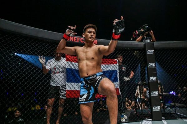 Shannon Wiratchai IMG_2144 600x400