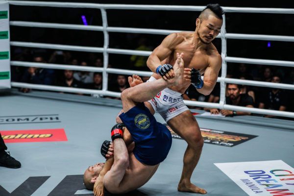 Dae Hwan Kim Outpoints Masakazu Imanari In Manila