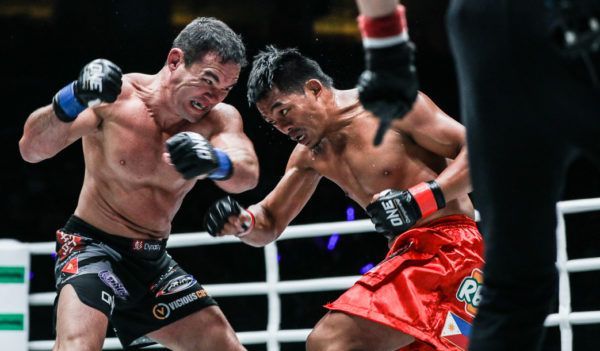 Honorio Banario Takes Narrow Split Decision Against Adrian Pang