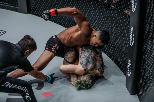 Amir Khan IMGL5930 600x400