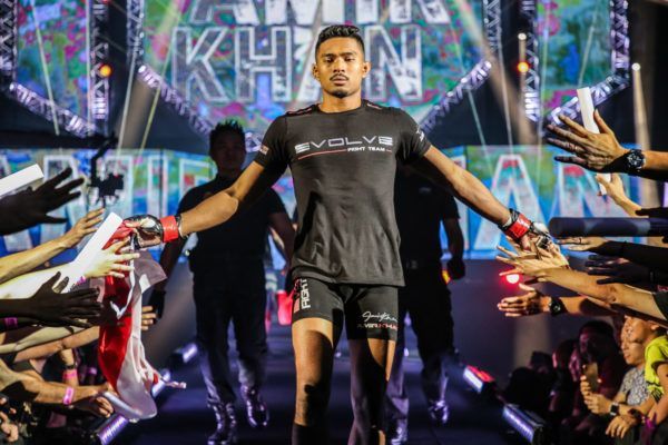 Amir Khan IMG_6904 600x400