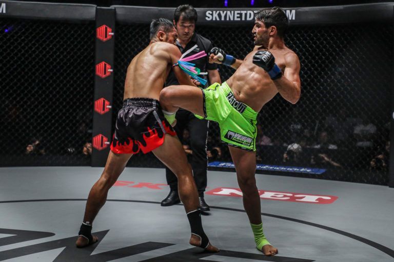 French-Algerian Muay Thai stylist Mehdi Zatout knees Nong-O in the ribs