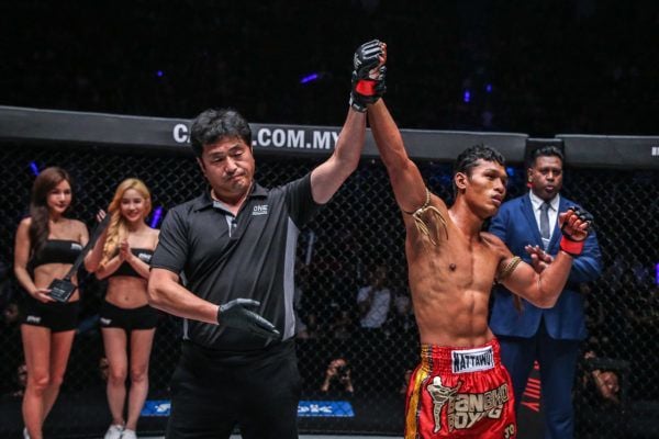 Jo Nattawut IMG_4838 600x400
