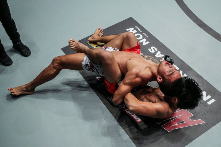 Josua Pacio hits the Passion Lock submission on Pongsiri Mitsatit