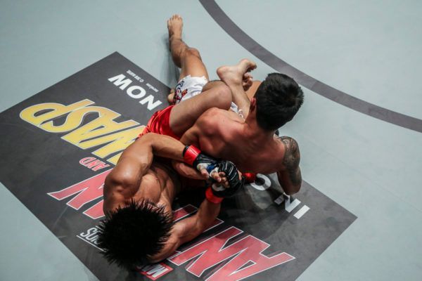 Josua Pacio hits the Passion Lock submission on Pongsiri Mitsatit for the first time