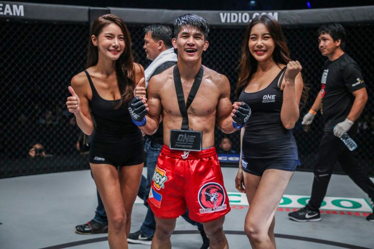 Danny Kingad celebrates his win against Yuya Wakamatsu