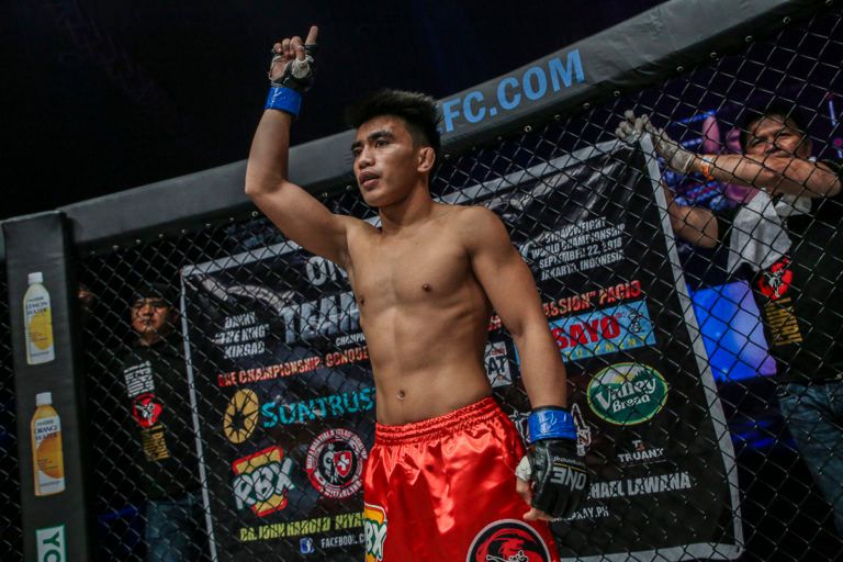 Joshua Pacio DC 3402 768x512