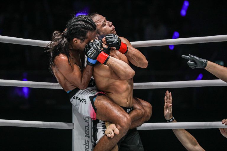 "Jungle Cat" Muhammad Aiman submits Chen Lei