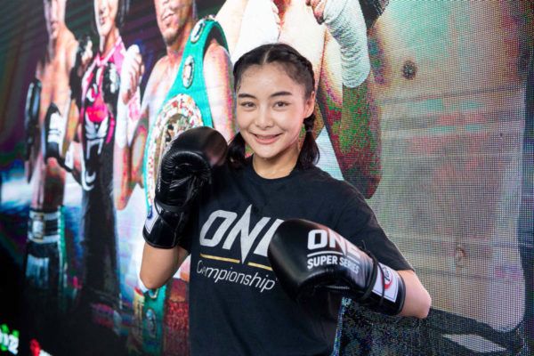 rika_ishige_bangkok_presser_2 600x400