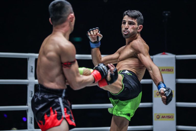 French Muay Thai specialist Mehdi Zatout kicks Nong-O