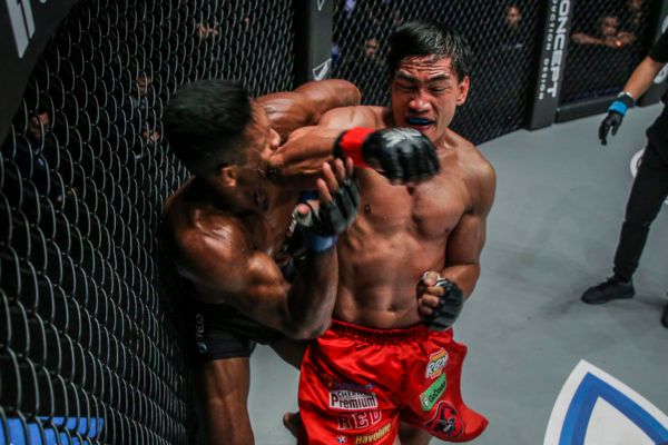 Eduard Folayang lands a spinning back elbow on Amir Khan on their ONE Lightweight World Title encounter