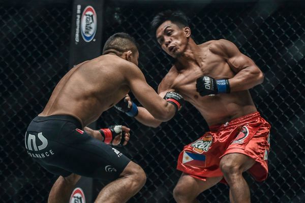 Former ONE Bantamweight World Champion Kevin Belingon uppercuts Bibiano Fernandes
