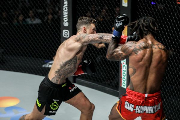 Dutch legend Nieky Holzken punches Cosmo Alexandre