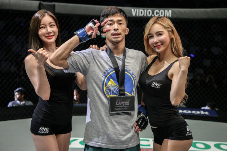 Tatsumitsu Wada celebrates his win against Eugene Toquero