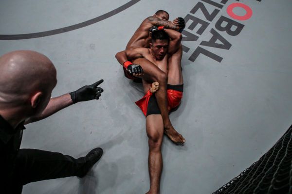 Adriano Moraes DC 5010 600x400