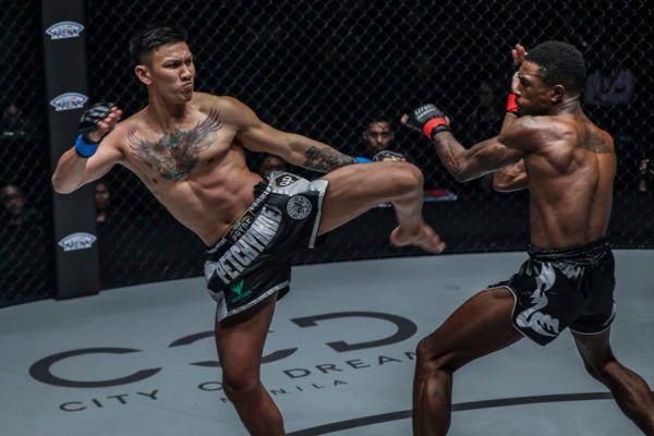 Bangpleenoi Petchyindee Academy defeats Brown Pinas at ONE: HERO'S ASCENT