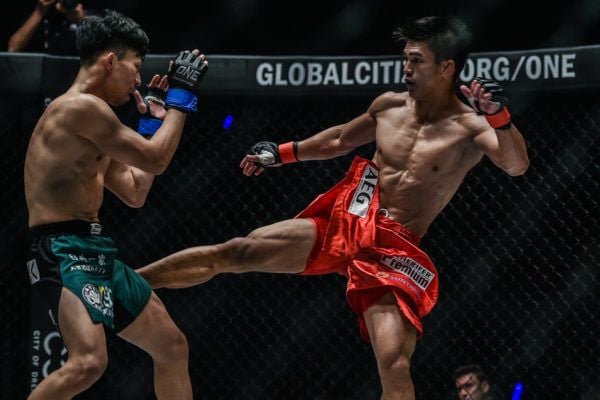 Danny Kingad shows his striking against Tatsumitsu Wada