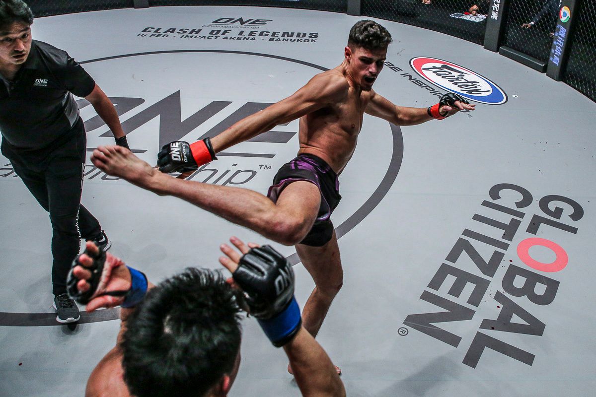 ELias Mahmoudi defeats Yukinori Ogasawara