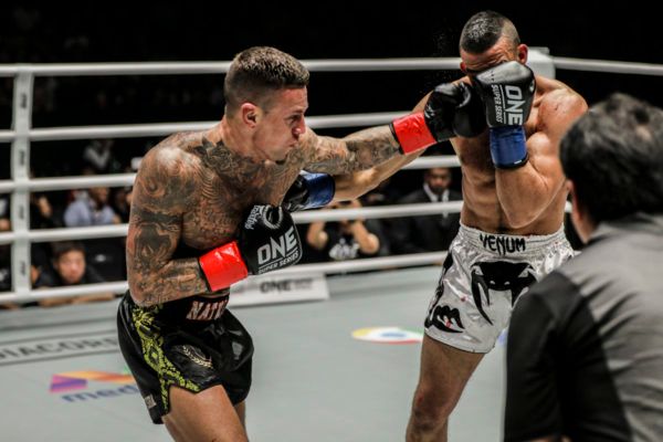 Nieky Holzken DUX 1495 600x400