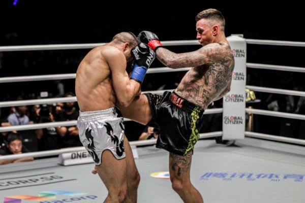Nieky Holzken DUX 1527 600x400